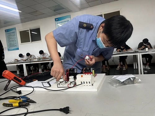 石家莊新鐵軌道交通中專學(xué)校2023年報(bào)名方式介紹 學(xué)校新聞 石家莊新鐵軌道交通中專學(xué)校2023年報(bào)名方式介紹 學(xué)校新聞